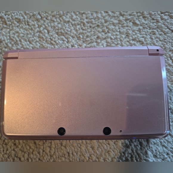 Nintendo 3DS + Games - Picture 3 of 8
